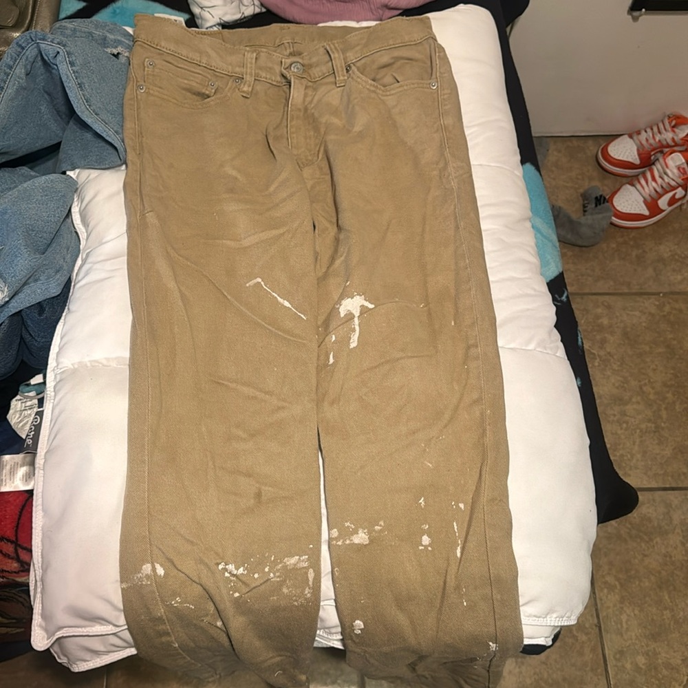 khaki Levi jeans